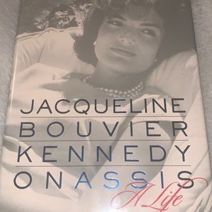 Biography Jacqueline Bouvier Kennedy Onassis